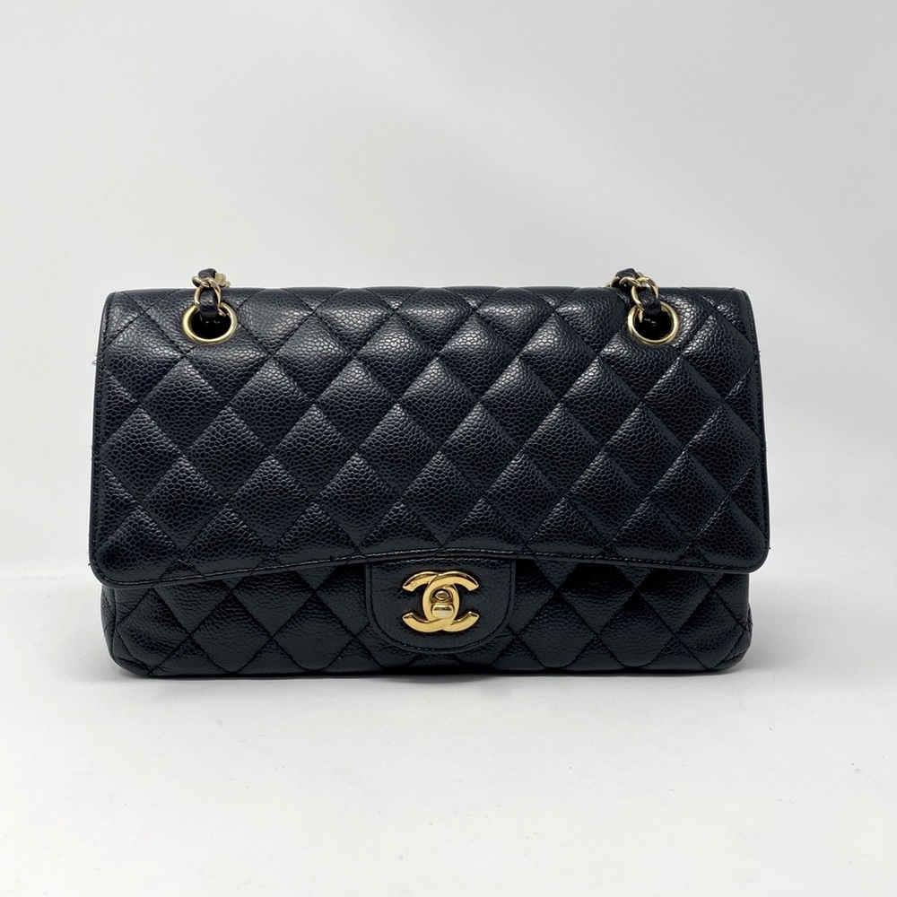 ✈️sold✈️CHANEL classic flap medium - Picture 1 of 15